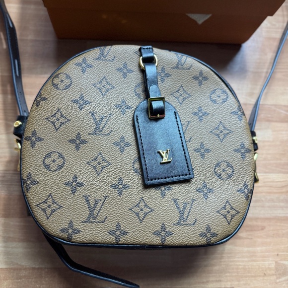 Tan/brown purse with box - Picture 2 of 15